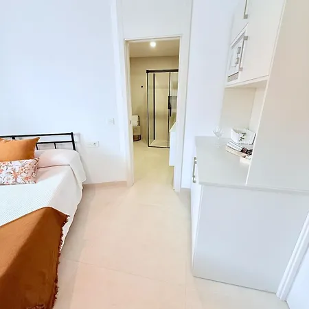 Apartment Modern Ensuite In Instant House *