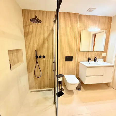 Modern Ensuite In Instant House * Nerja